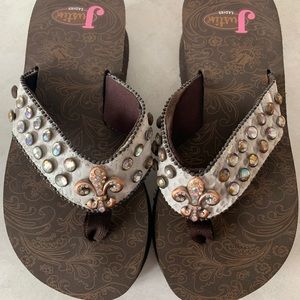 Justin Boots wedges sandals/flip flops size 6